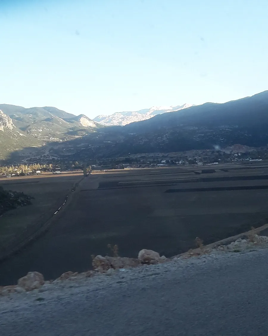 Bezirgan plateau village